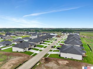 10542 Majestic Ln, Lincoln, NE 68527