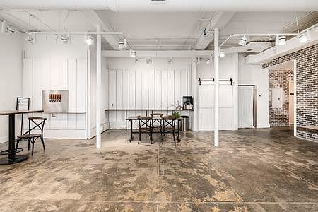 3rd image of 17 Brickel St
