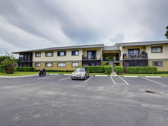 2nd image of 567 Tivoli Trace Cir APT 105