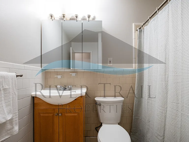 Hall bath with tub/shower