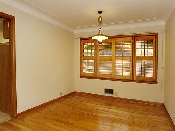 10' x 11' Dining Room