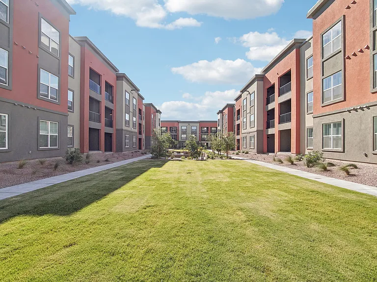 The Maddox Luxury Apartments — Photo 8
