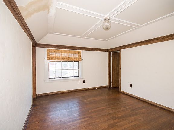 2nd image of 457 SW Washington Ave #4