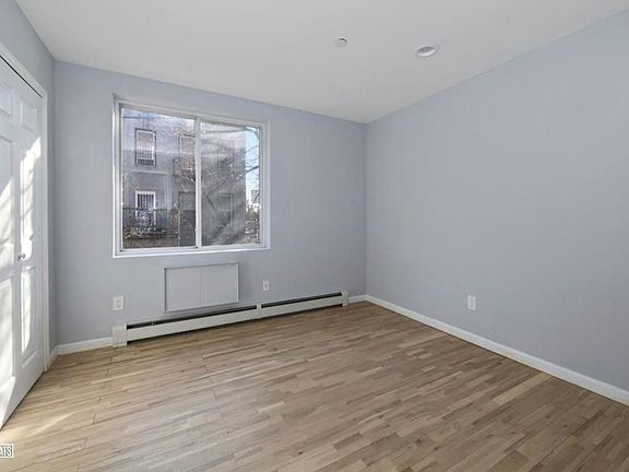 4th image of 385 Vernon Ave #4P