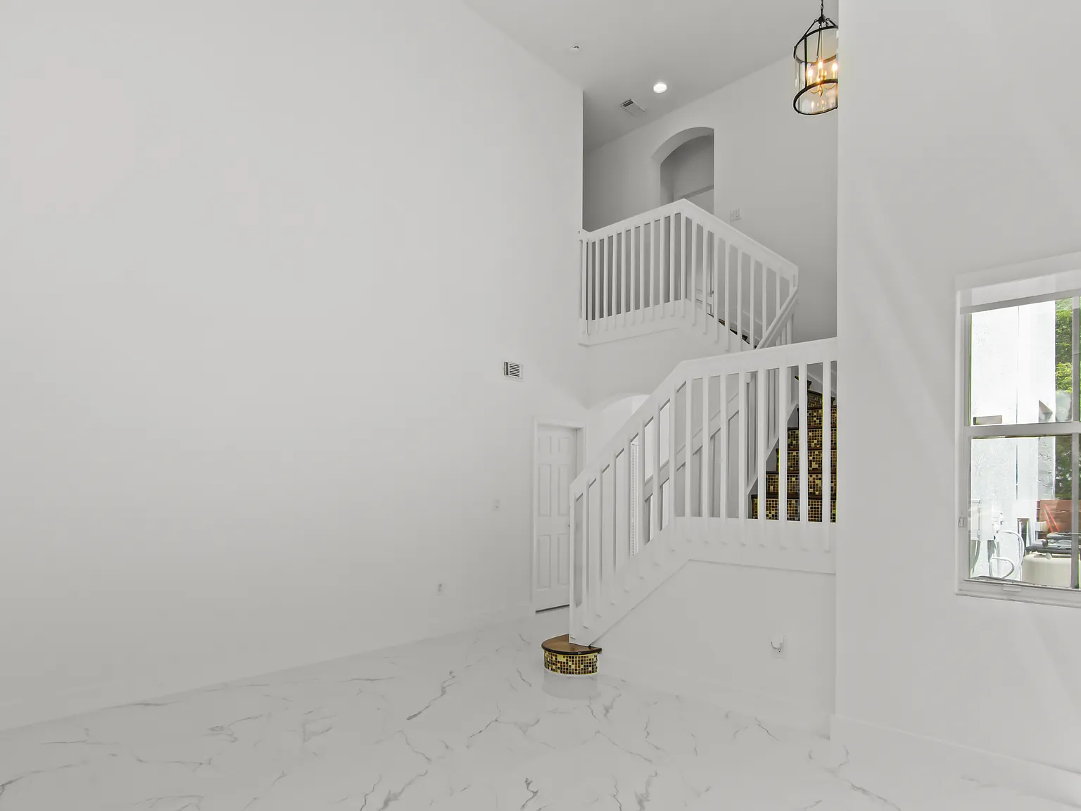 4 bed, 2552 sqft, $5,200 — Photo 3