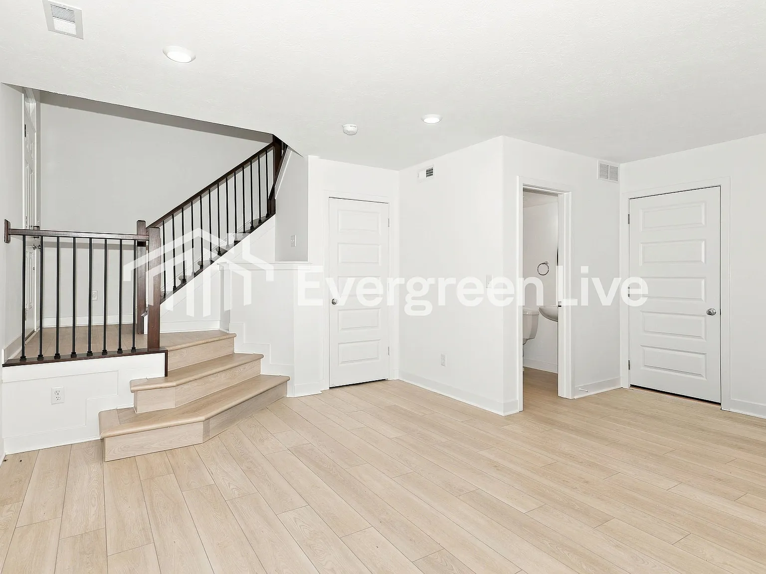 3 bed, 4.0 bath, 2063 sqft, $2,180 — Photo 3