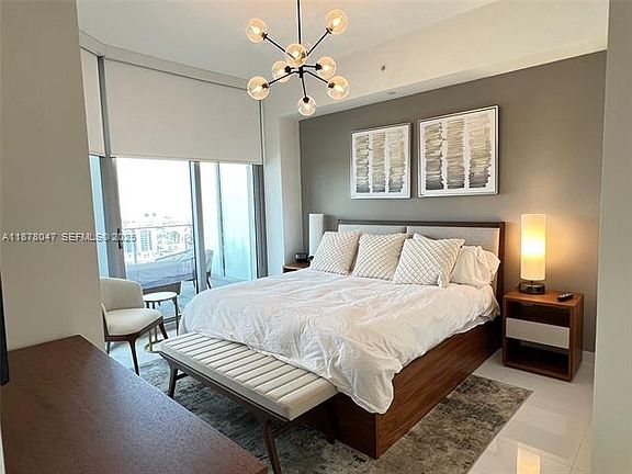 5th image of 851 NE 1st Ave #1906