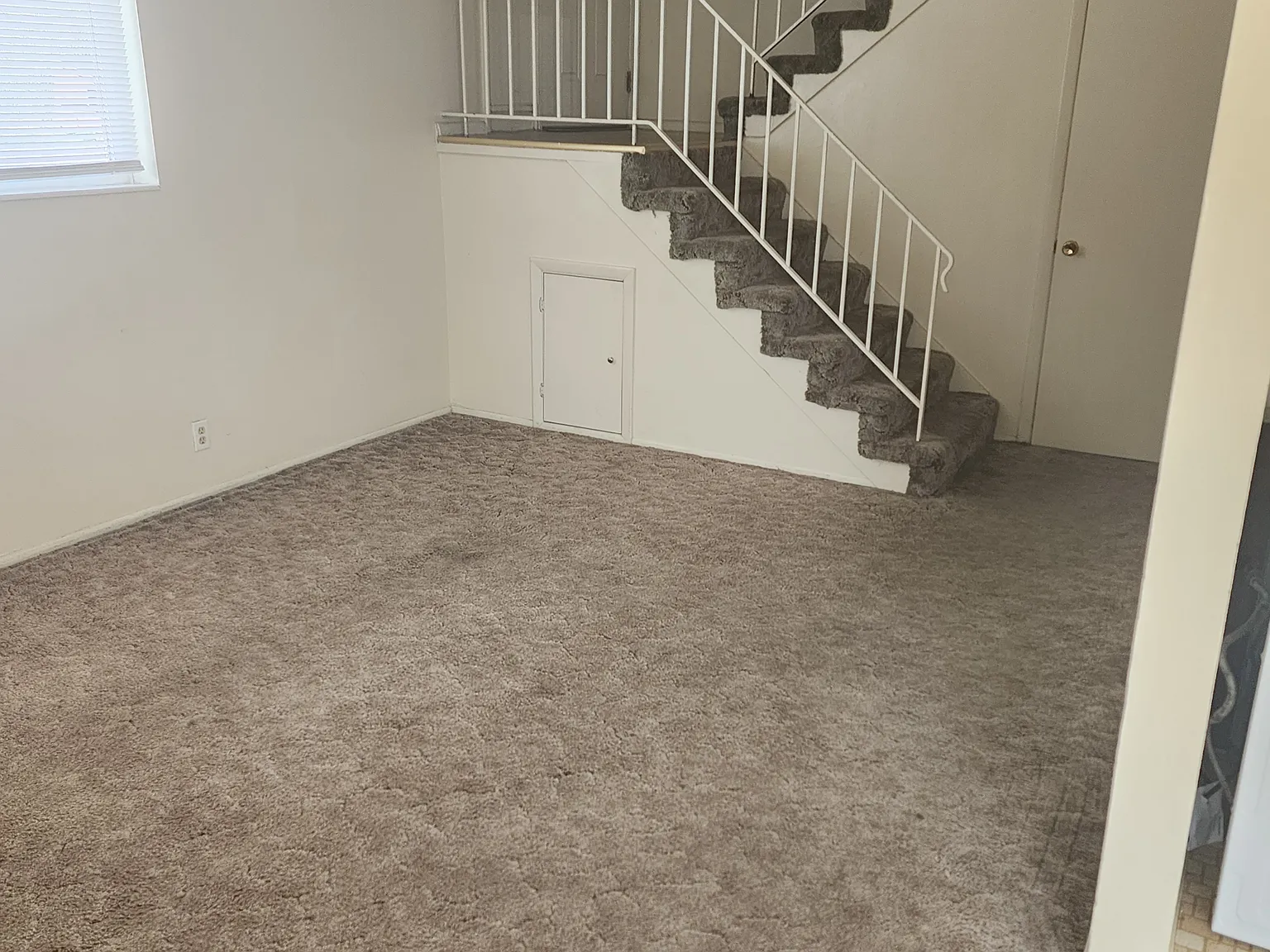 2 bed, 1.5 bath, 1000 sqft, $1,150 — Photo 2