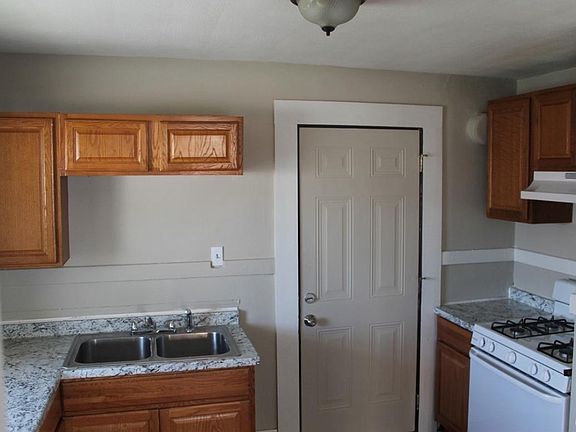 5th image of 110 Herbert St #2