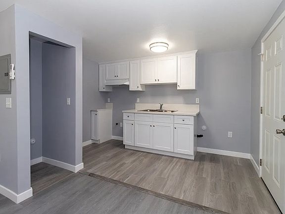 5th image of 10735 Barlow Ave APT F