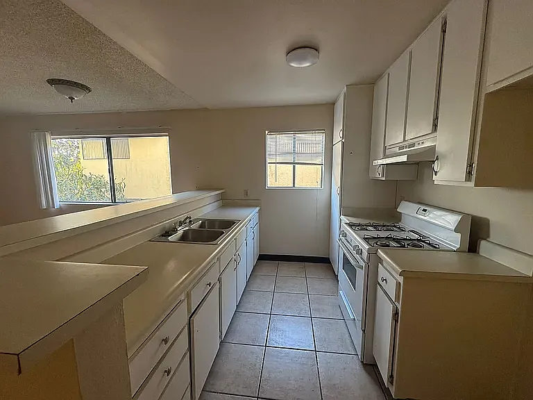 123 W Acacia Ave #204 — Photo 7