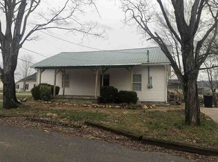723 5th St, Etowah, TN 37331