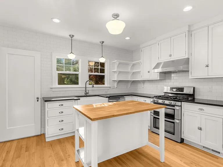 8036 N Syracuse St — Photo 32