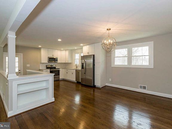 5th image of 10222 Donleigh Dr