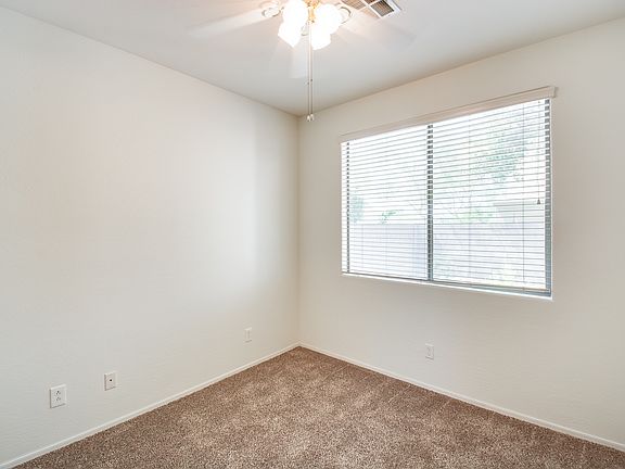 4th image of 130 W Wood Dr