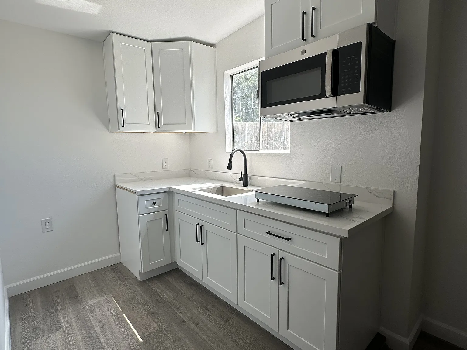 1 bed, 900 sqft, $1,475 — Photo 3