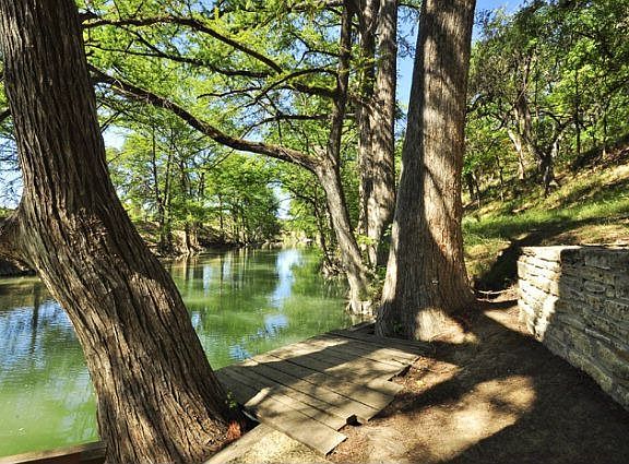 3rd image of 309 River Oaks Dr