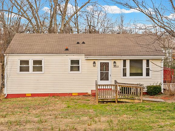 3rd image of 2033 Laura Dr