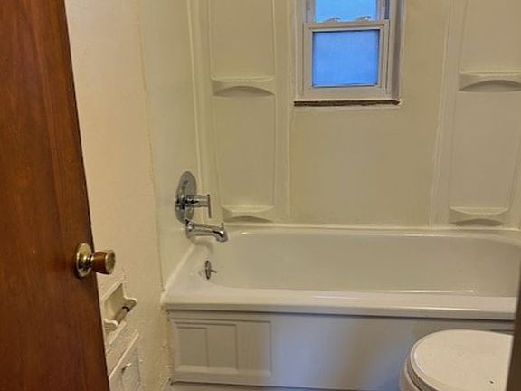 2nd image of 1409 Woodlawn Ave