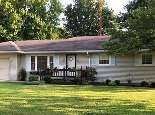 1300 Killarney Dr, Greenville, IL 62246