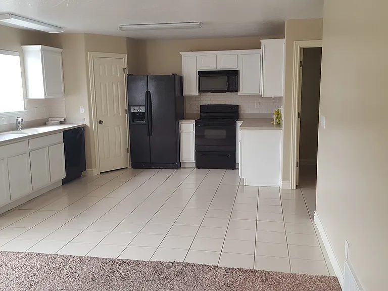 152 S 1100 W — Photo 2