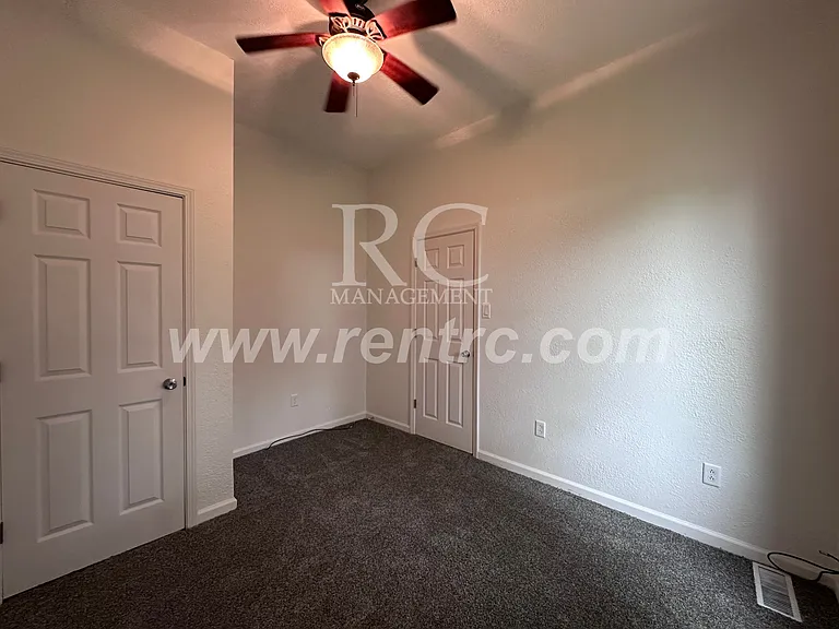 702 S Sandusky St — Photo 11