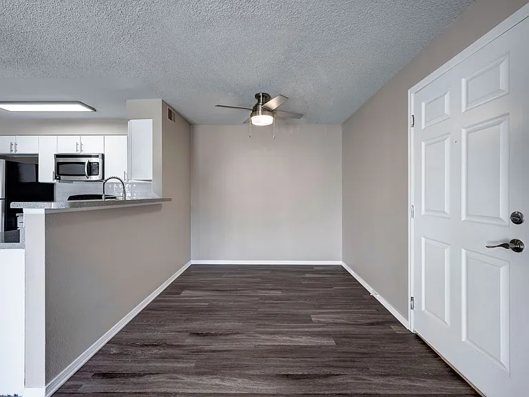 Summit Riverside Apartments — Photo 52