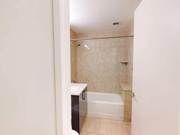 10 Hanover Square — Photo 66