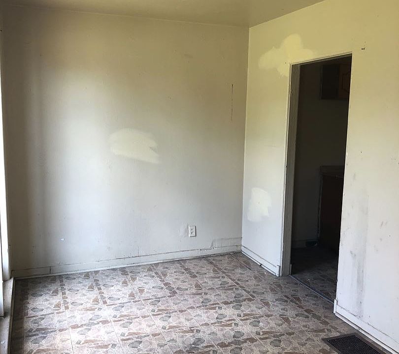 2nd image of 1203 Estelle St