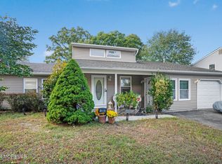 35 Honeysuckle Way, Howell, NJ 07731