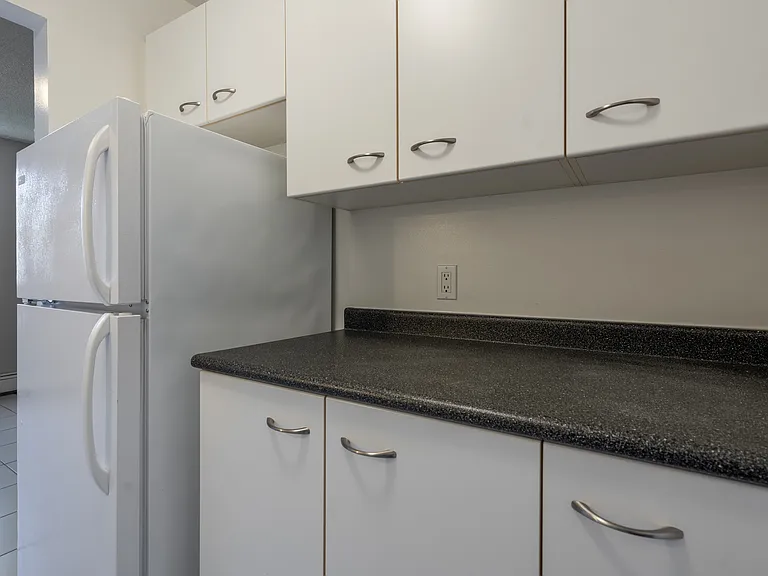 849 Devine St — Photo 13