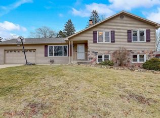 924 Fairview Dr, Port Washington, WI 53074