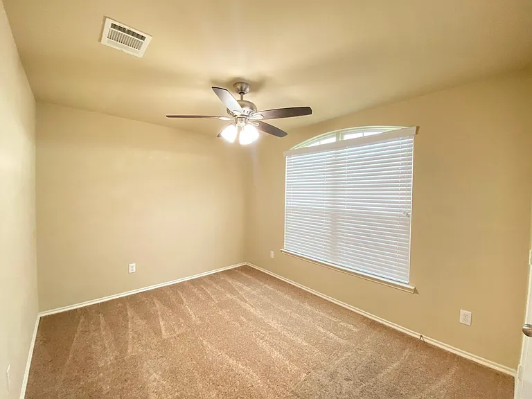 2105 Meadow Park Dr — Photo 15