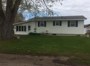 725 S Lakeside Dr, Michigan Center, MI 49254
