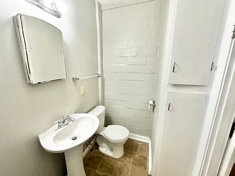 2615 N Elm St — Photo 7