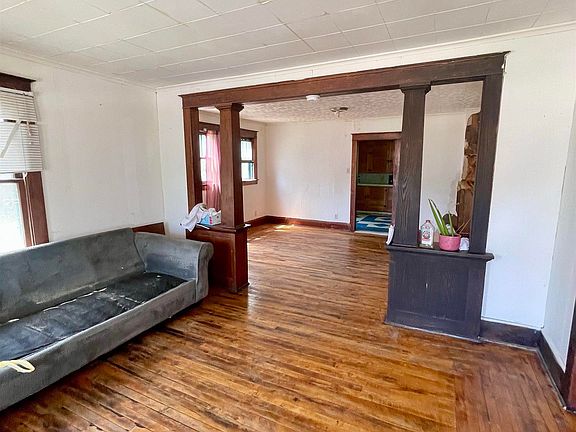 2nd image of 2621 Eddy St