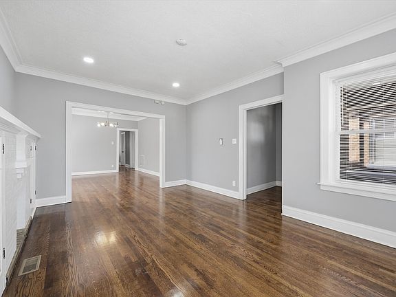 5th image of 6136 S Richmond St