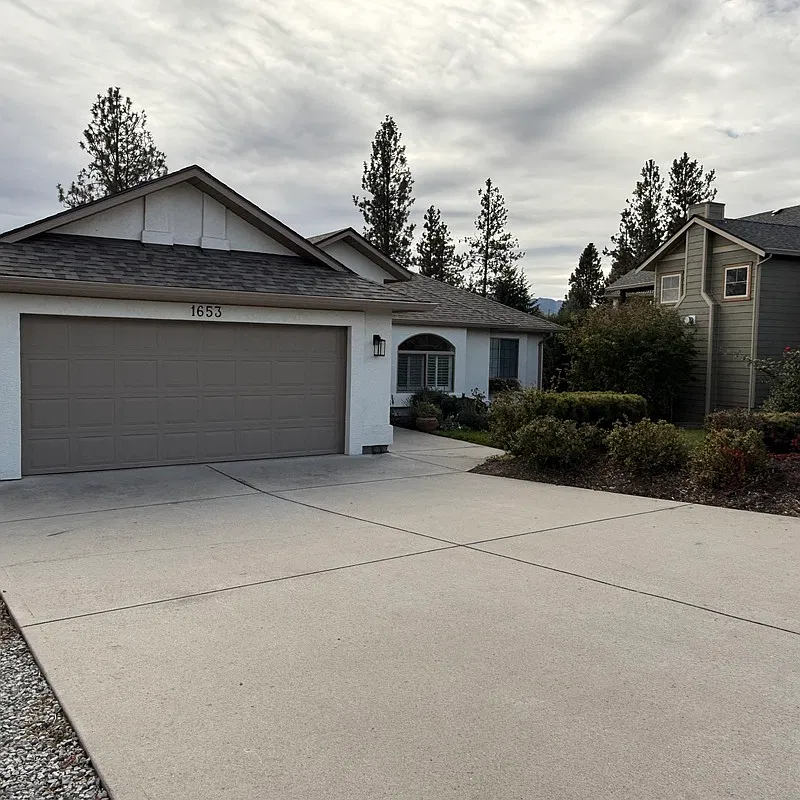 4 bed, 2.5 bath, $4,500 — Photo 2