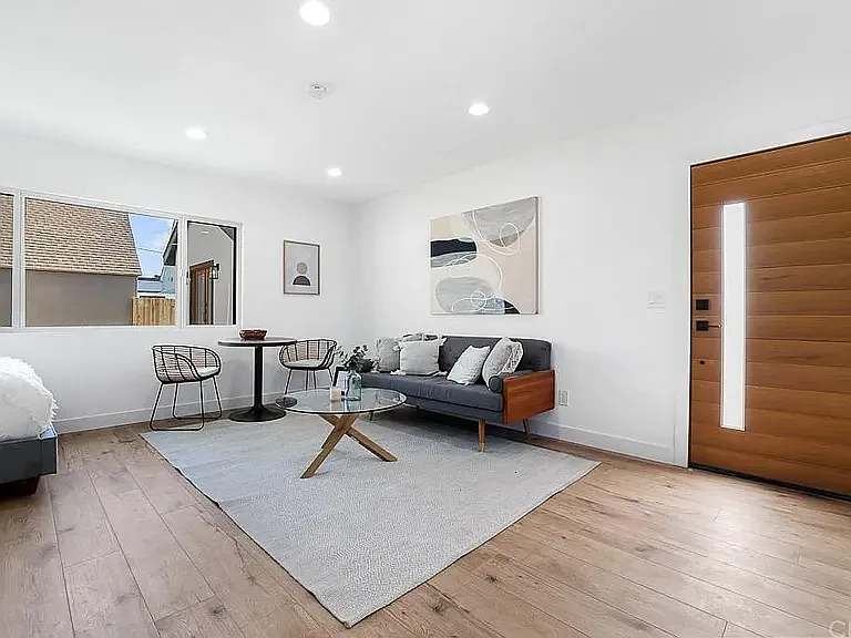 Studio, 360 sqft, $2,300 — Photo 1