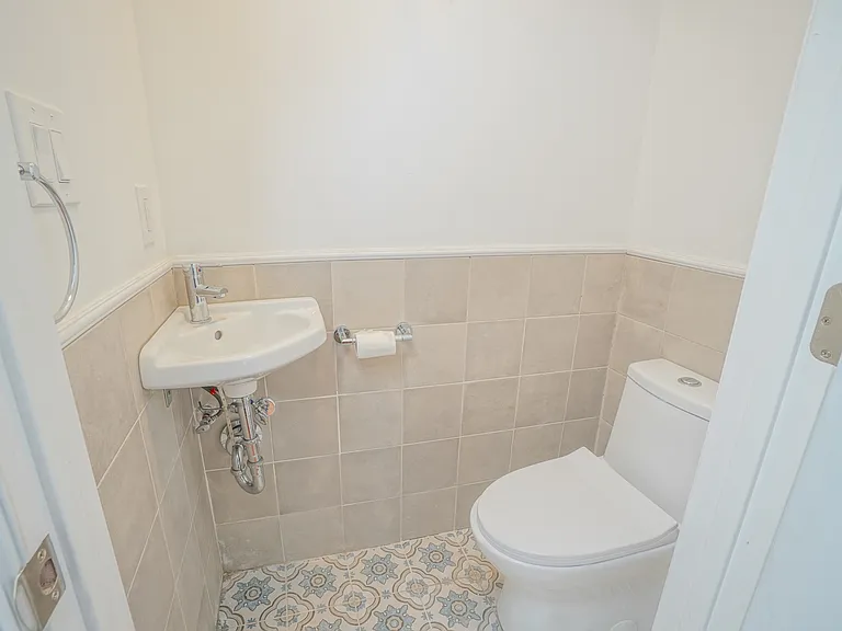 226 S Main St — Photo 16