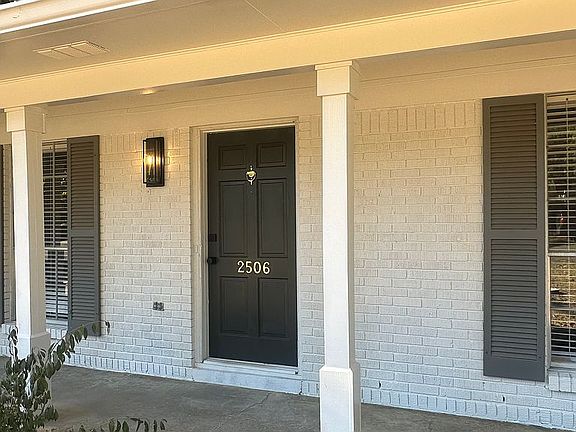 2nd image of 2506 Pin Oak Dr