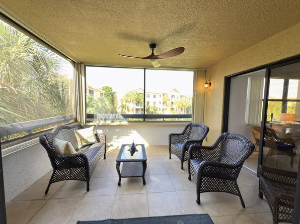 700 Uno Lago Dr APT 305, Juno Beach, FL 33408