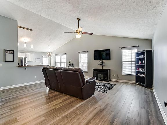 5th image of 2187 Jarrow Dr