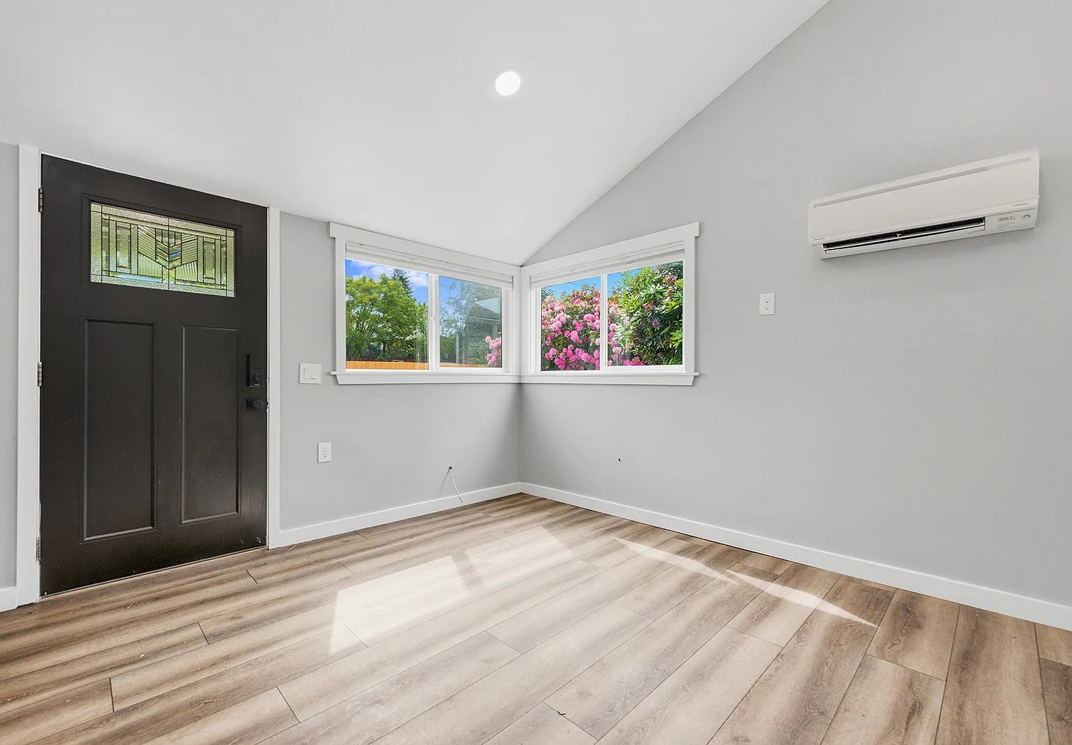 3 bed, 1400 sqft, $3,200 — Photo 3
