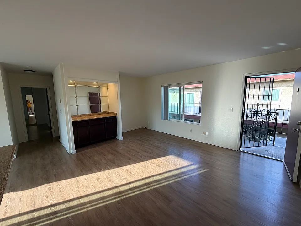 347 Roosevelt St #9A