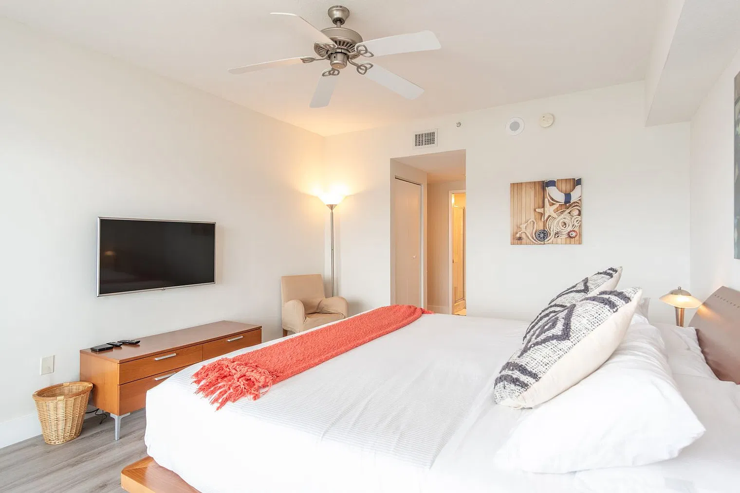 2 bed, 2.0 bath, 1194 sqft, $9,780 — Photo 4
