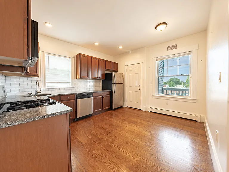23 Greenock St #3 — Photo 12