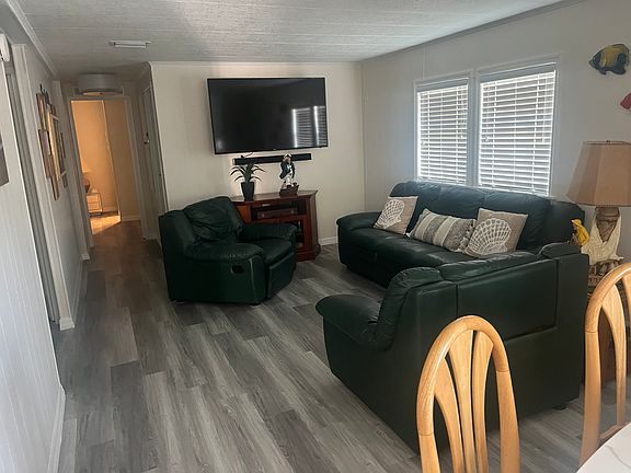 4th image of 125 Burgundy Dr