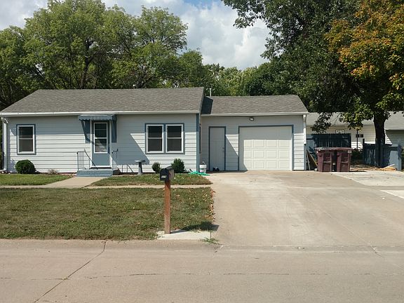 2nd image of 219 W 7th St