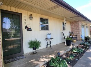 509 S 9th St, Okemah, OK 74859